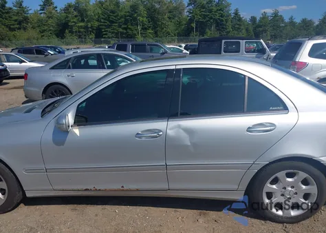 2006 Mercedes-Benz C-Class Luxury z USA, uszkodzony, nr VIN WDBRF92H86F794117